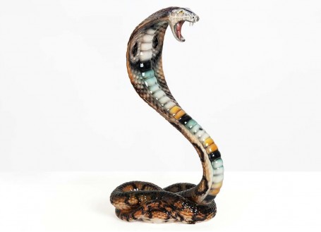 Statue cobra coloré en céramique