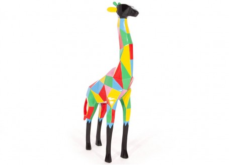 Statue of a giraffe in resin