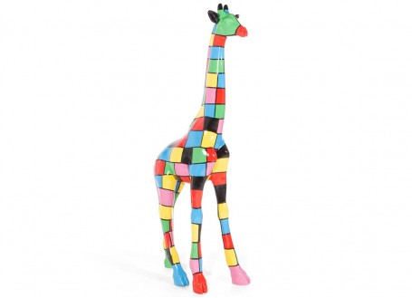 Statue of a giraffe in resin