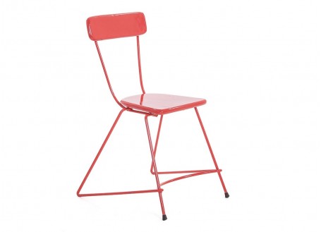 Chaise trapèze en métal, assise en bois peint vernis rouge