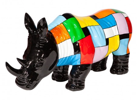 Statue de rhinocéros noir, habillé de motifs multicolores