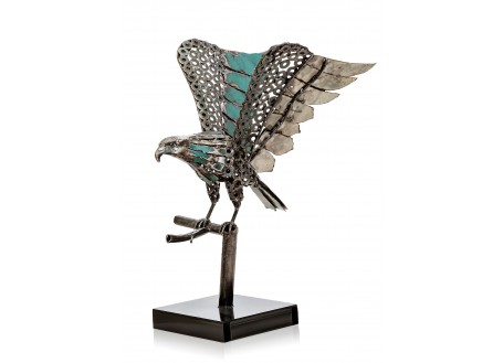 Sculpture d'aigle en pièces de moto