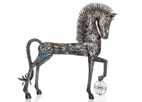 Sculpture d'un cheval en métal : 220 cm