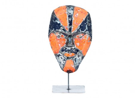 Masque sur pied en bidon recyclé - artisanat